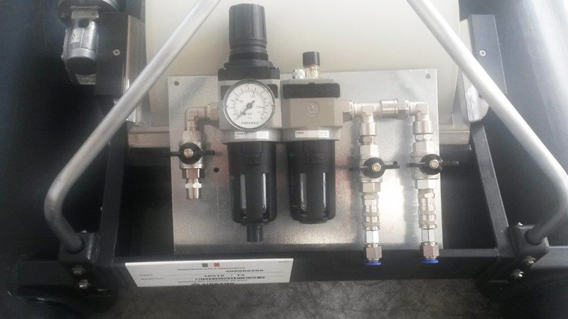 Skimmer disoleatore a rulli con pannello di controllo, pronto all'uso