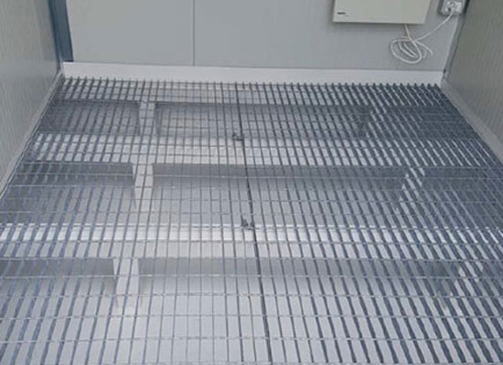 Dettaglio vasca con resinatura per resistere ad acidi e basi + termoconvettore